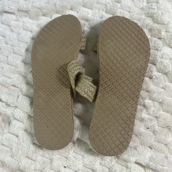 Sandals size 8 - Picture 2 of 2
